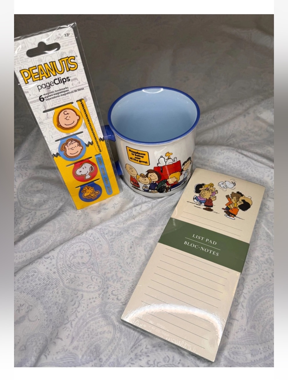 Peanuts Gang large coffee/soup mug with Peanuts Page Clips and Notepad